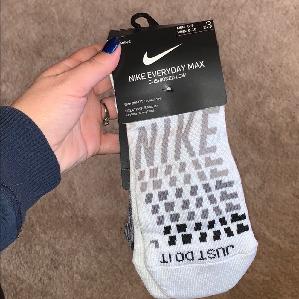 NWT Women’s Nike socks - ankle socks - 3 Pack NEW